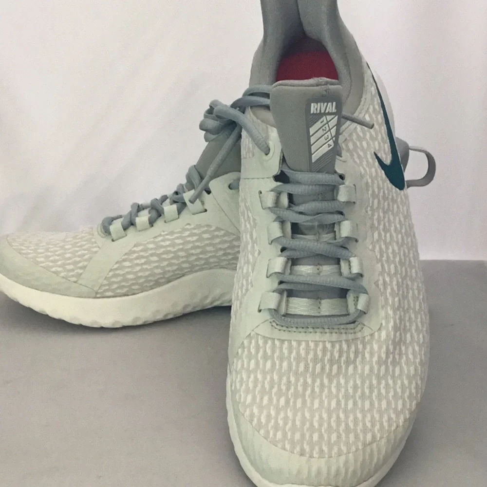 NIKE SHOES FOR LADIES.